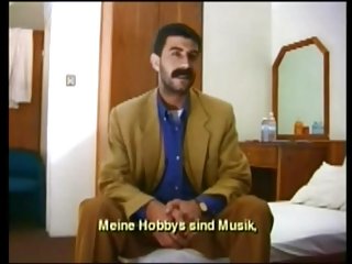 Я ласкаю парнуха анал свой член и расту его немного