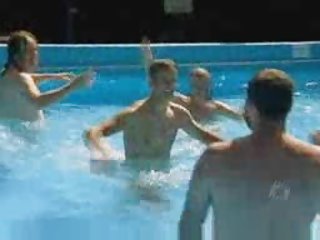 Приехав из командировки, парень набросился на свою подругу и, сорвав с нее одежду, начал жестко прикалывать все дырки. Девушка сошла с ума, плакала и просила больше эротика бесплатно