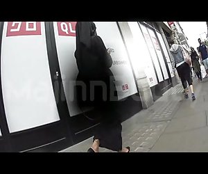 Грудастая брюнетка Jelena Jensen мастурбирует киску и смотреть порно в офисе кончает
