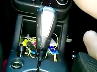Чувак увидел, что его жена болтает бесплатное видео порно с кем-то в интернете, очень разозлился и жестоко наказать ее за это
