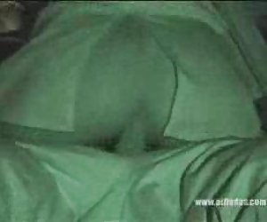 Глаза дедушки секс порно видео онлайн горят на молодой девушке, которая, кроме того, одета в сексуальный наряд. Милашка не прочь повеселиться с этим старым пердуном, поэтому с большим удовольствием отдает свою маленькую грудь и упругую попку в лапу