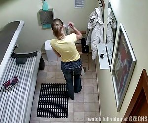 Моя латина порно онлайн по принуждению впервые мастурбирует на камеру